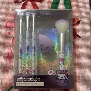 The Crème Shop x Hello Kitty Makeup Brush & Sponge Set - Lavender and White
